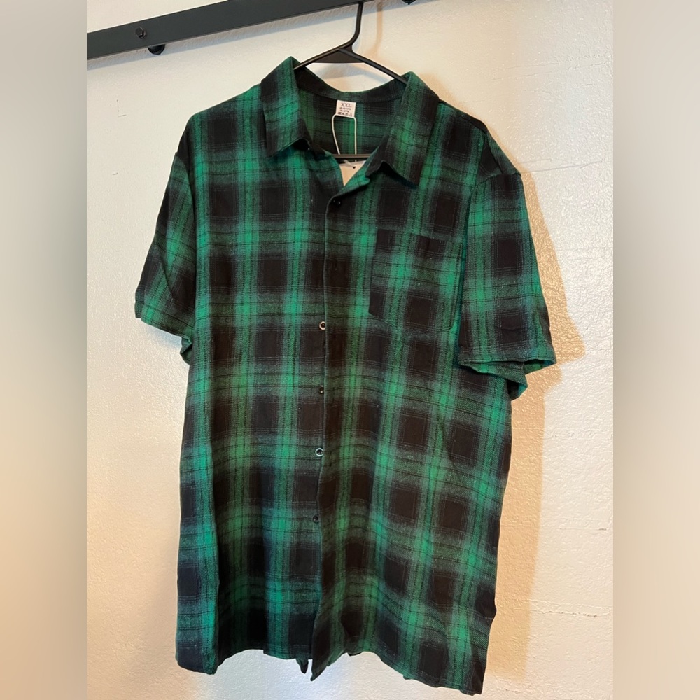 Men’s Green & Black button up flannel shirt